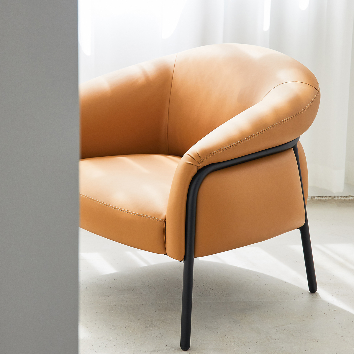 Belly Armchair - Tan Leather