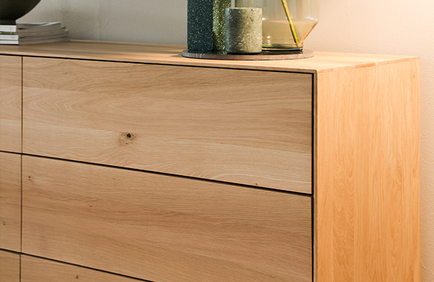 Essence Chest of Drawers - Oak - The foating effect