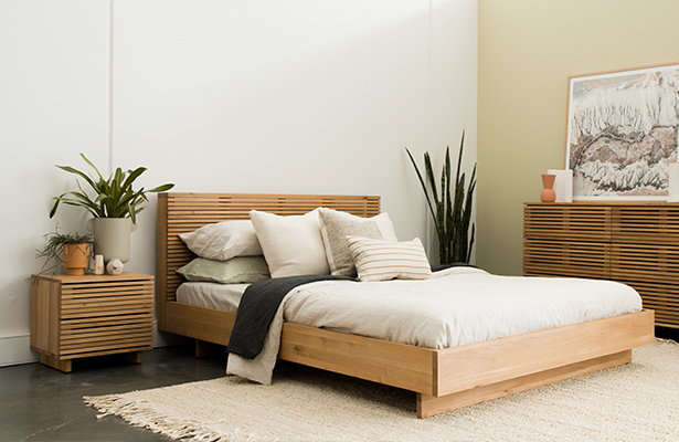 Linear Queen Bed - Oak - An Iconic Design