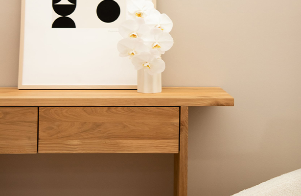 Status Console Table - Oak - Distinctive Details